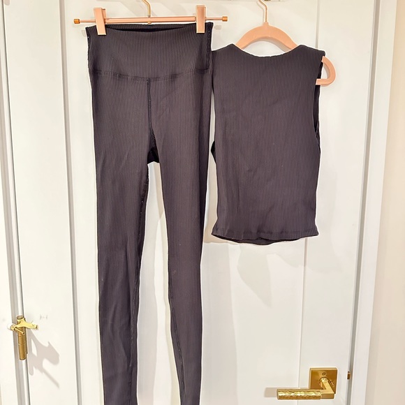 DAUB ribbed workout set. Made and designed in Canada. XS. Top is double lined. - Picture 2 of 4